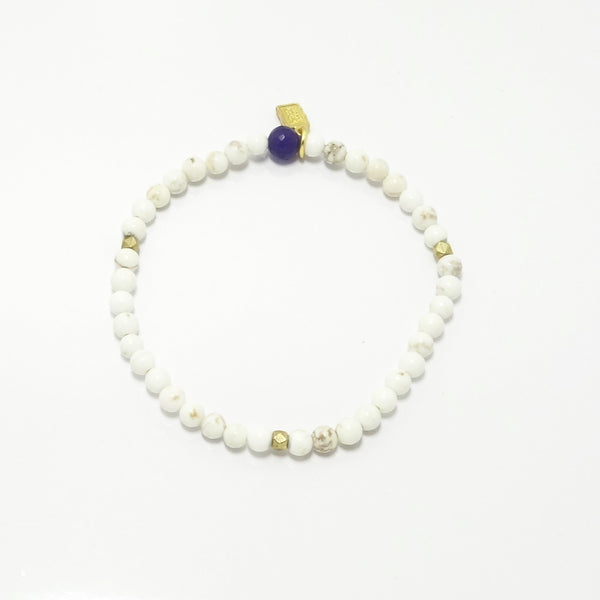 White Turquoisew/Gold Beaded Bracelet